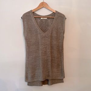 Cyrus Women's V-Neck Sweater in Gray